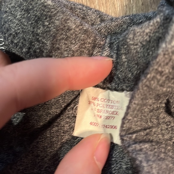 Marbled Gray Capri Leggings - Picture 5 of 7